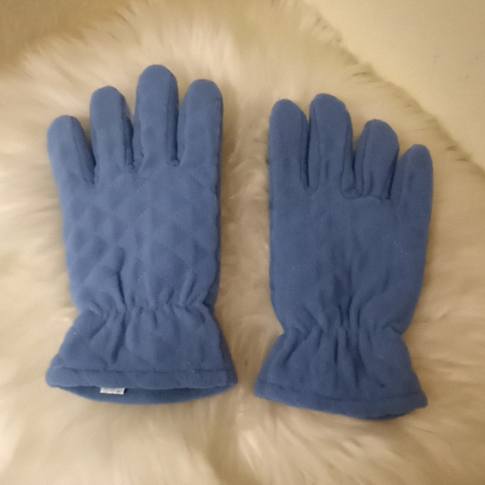 Periwinkle Blue Quilted Fleece Gloves - Picture 4 of 16